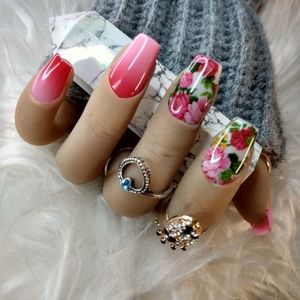 Press on nails (short coffin)